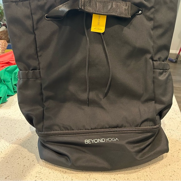 Beyond Yoga Black Convertible Gym Bag NWT - Picture 5 of 15